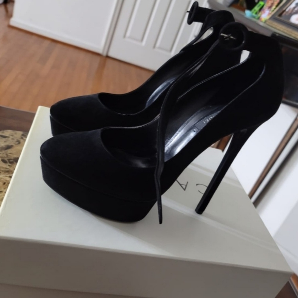 Casadei platform pumps